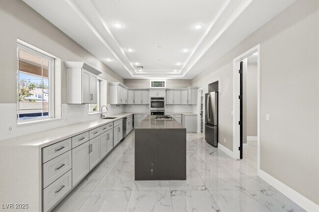 Building Photo - 8000 Silver King Dr