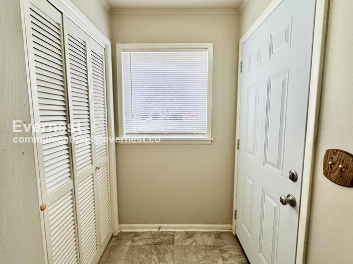 Building Photo - 5764 E 24th St