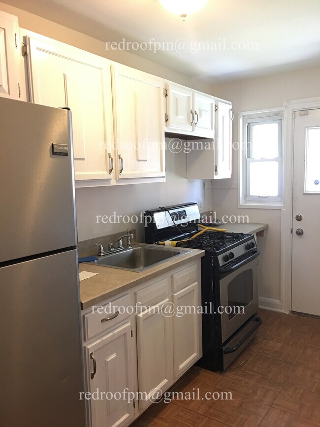 Building Photo - 1216 N Augusta Ave