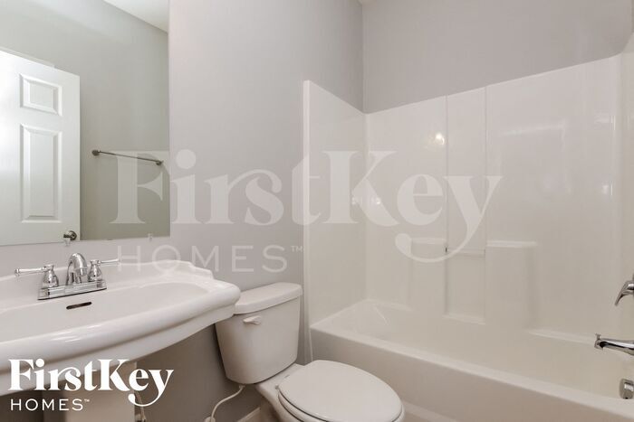 Building Photo - 713 Walnut Crossing Dr