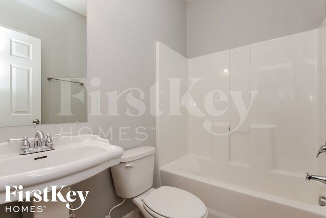 Building Photo - 713 Walnut Crossing Dr