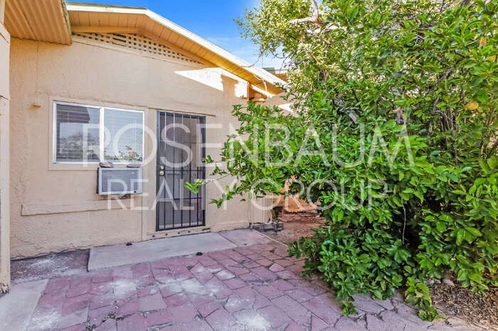 Building Photo - 2454 N Treat Ave