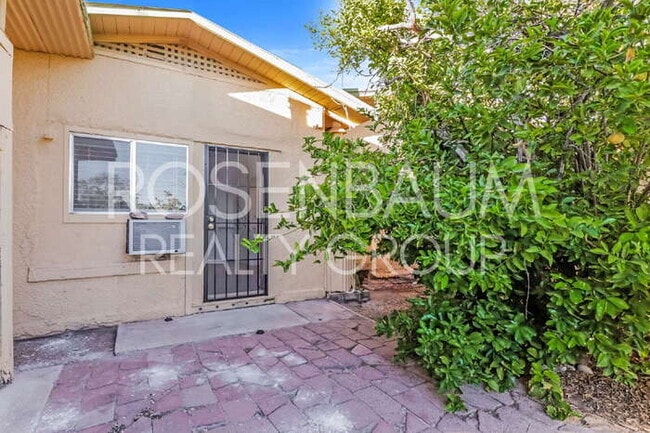 Building Photo - 2454 N Treat Ave