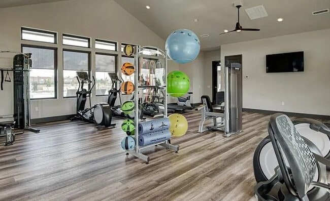 Building Photo - 4082 SE Century Blvd