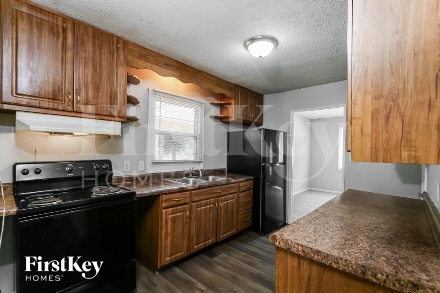 Building Photo - 2031 Sharon Ave