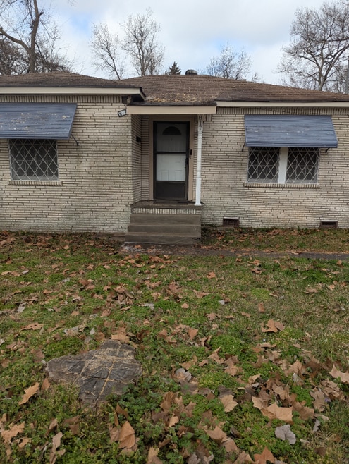 Building Photo - 817 Modica St