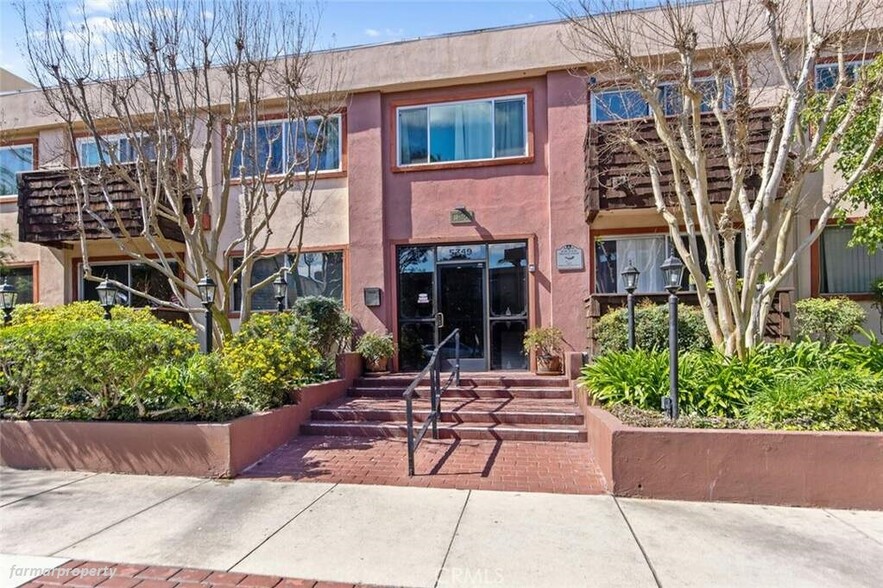 Building Photo - 5349 Newcastle Ave