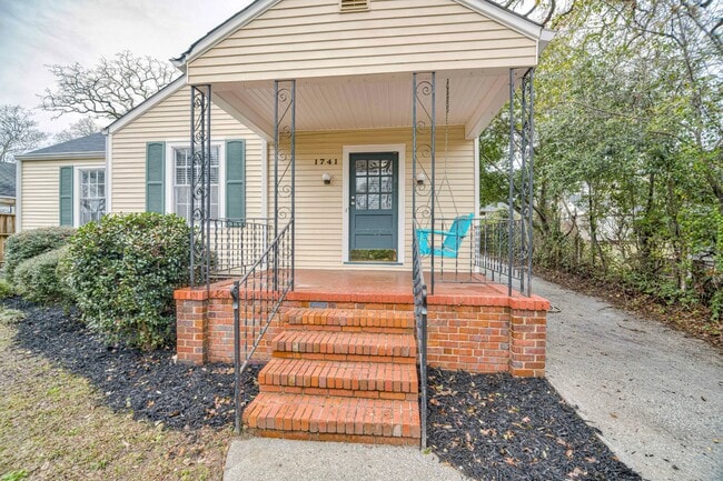 Building Photo - 1741 Oak Dr