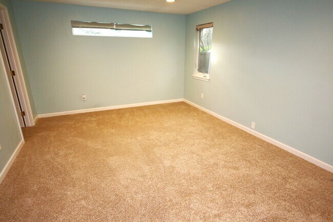 Building Photo - Beautifully Renovated Home in the Heart of Normandy Park