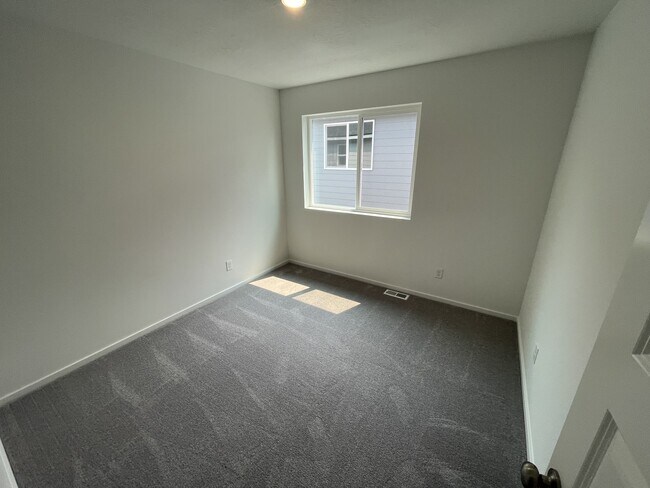 Building Photo - 2696 N Red Shoulder Ln