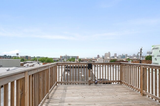Building Photo - Bright & Immaculate 2 Bed · 3 Bath