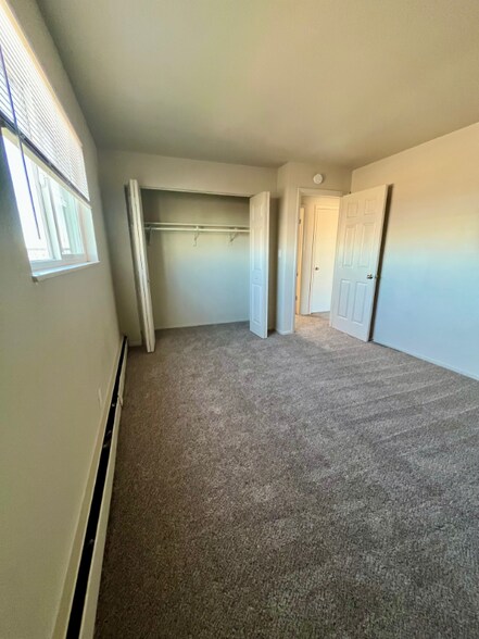 Building Photo - 4370 Loomis Ave