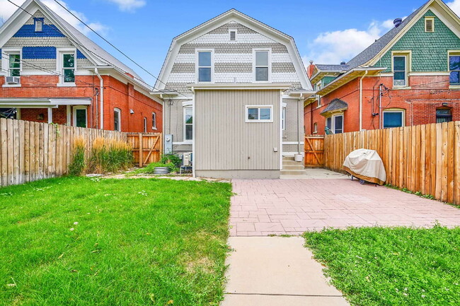 Building Photo - $3,595 - 3 Bed, 2 Bath Updated Home In Den...