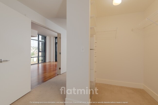 Building Photo - 2911 2nd Ave