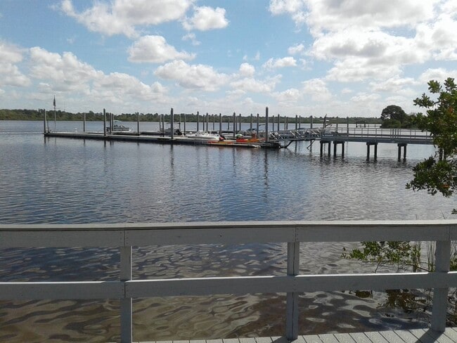 Building Photo - 2113 Sawgrass Ln