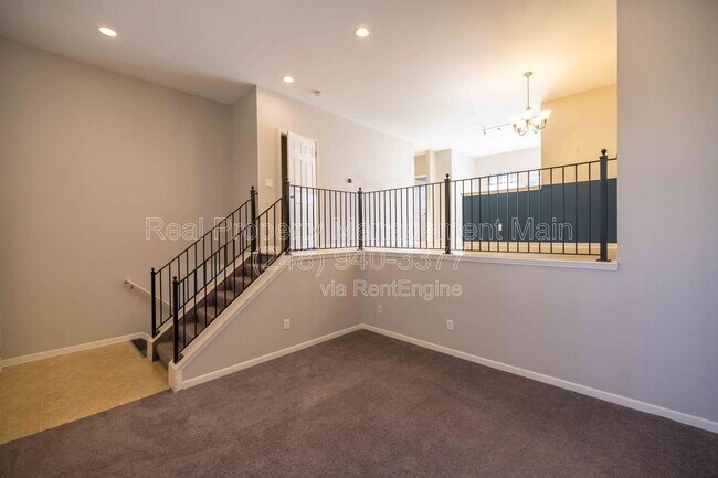 Building Photo - 264 E Palmer St