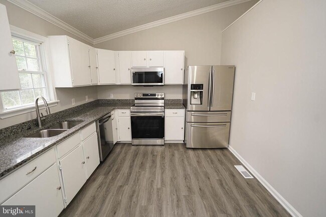 Building Photo - 28975 Aleine Ave