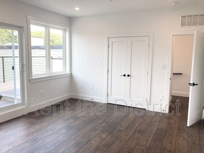 Building Photo - 712 Kearny St