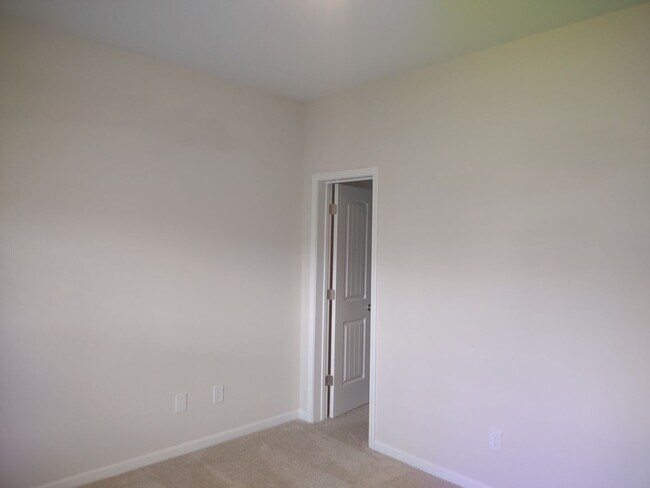 Building Photo - Wonderful Two Story Four Bedroom Three Full Bathrooms Home in Elgin SC