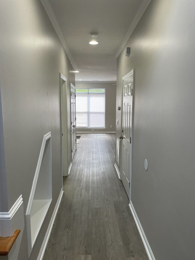 Building Photo - Emmyllie Ct- 130/132