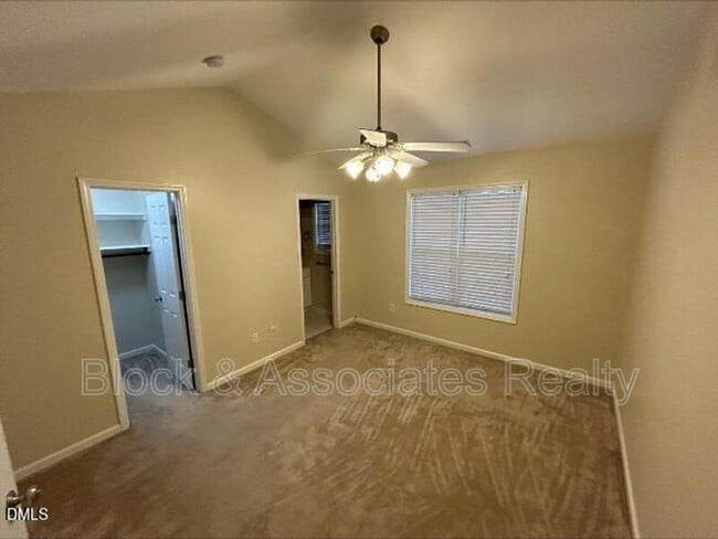 Building Photo - 914 Savin Landing