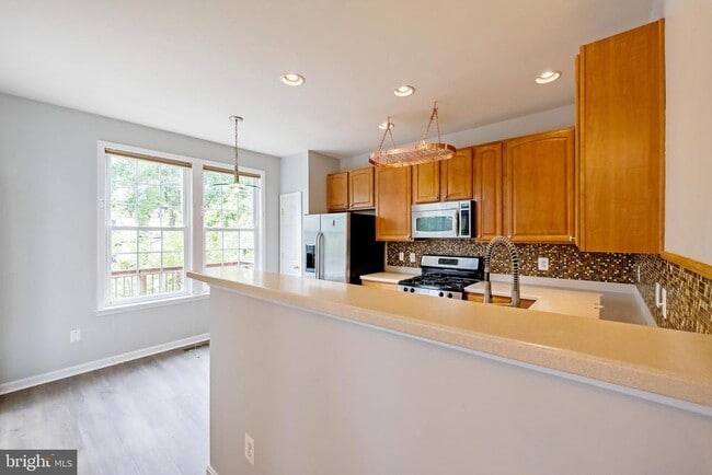 Building Photo - 3385 Beechcliff Dr