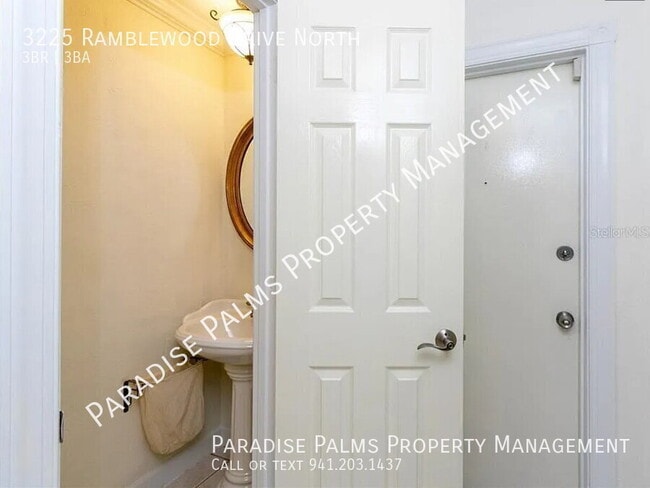 Building Photo - 3225 Ramblewood Dr N