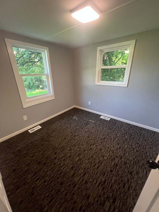 Building Photo - Recently Updated!