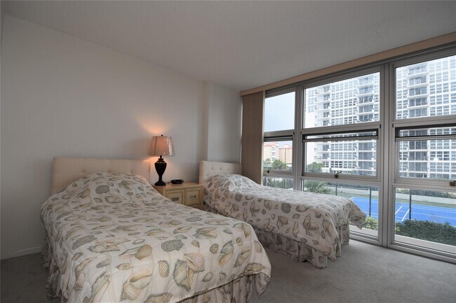 Building Photo - 525 N Ocean Blvd