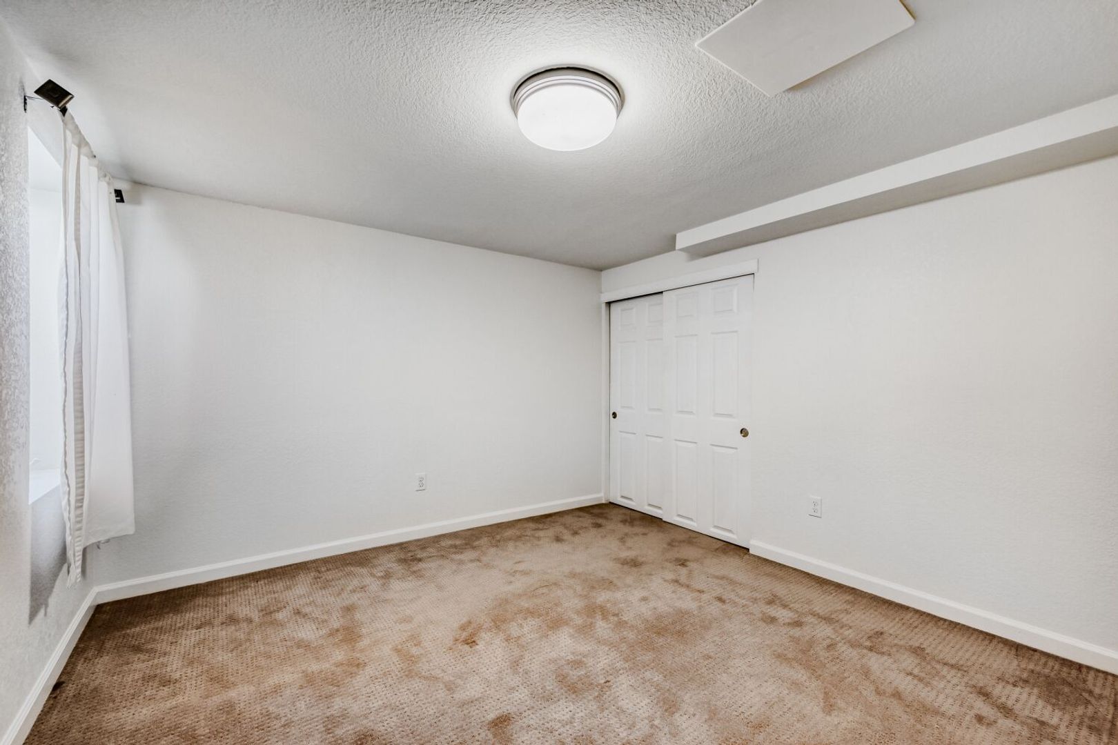 Building Photo - 4585 Martin Dr