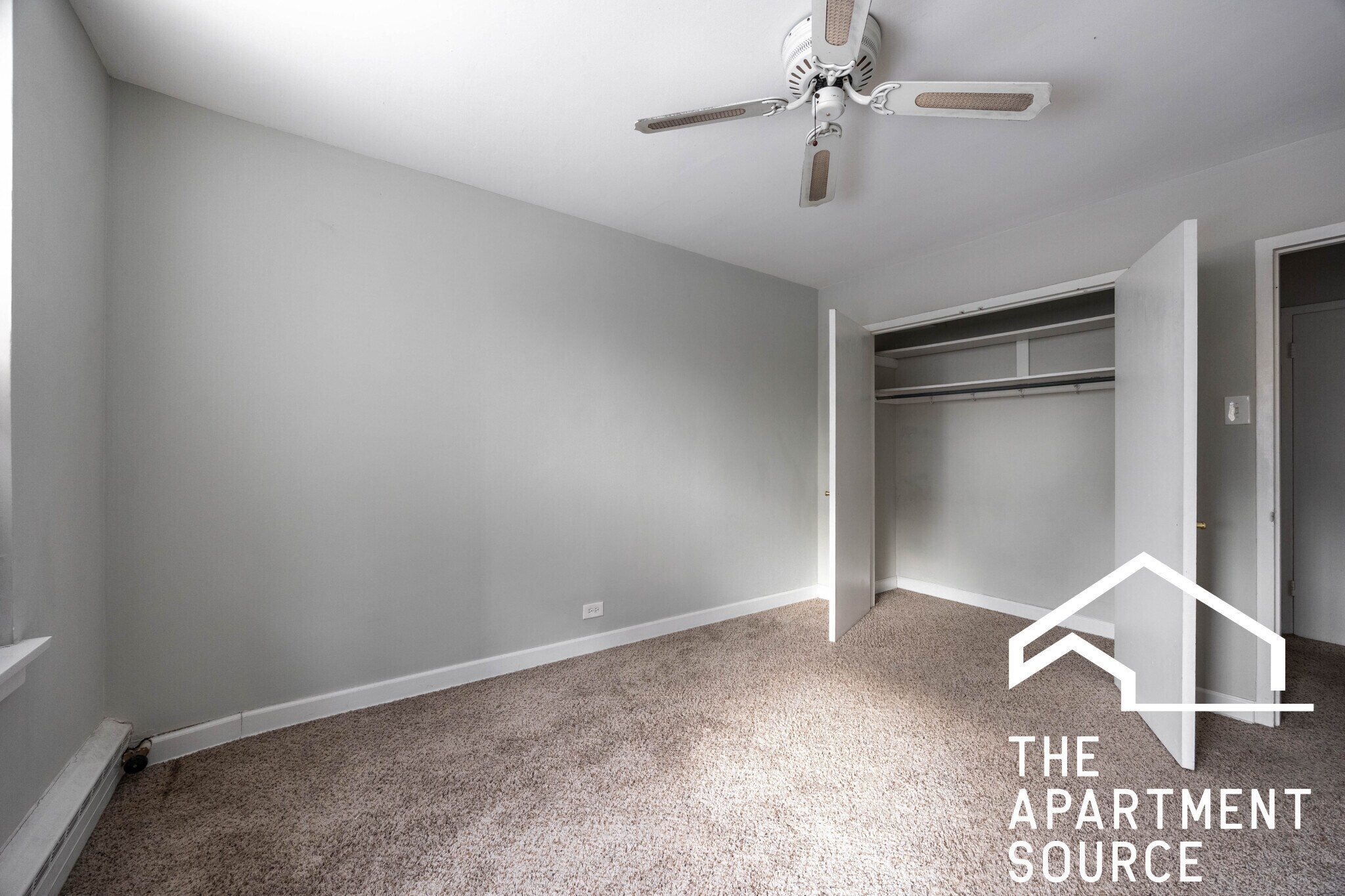 Building Photo - 445 W Wellington Ave