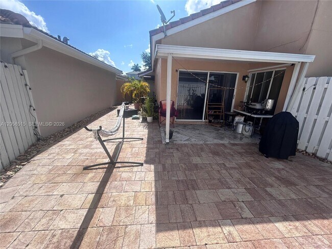 Building Photo - 4820 SW 152nd Way