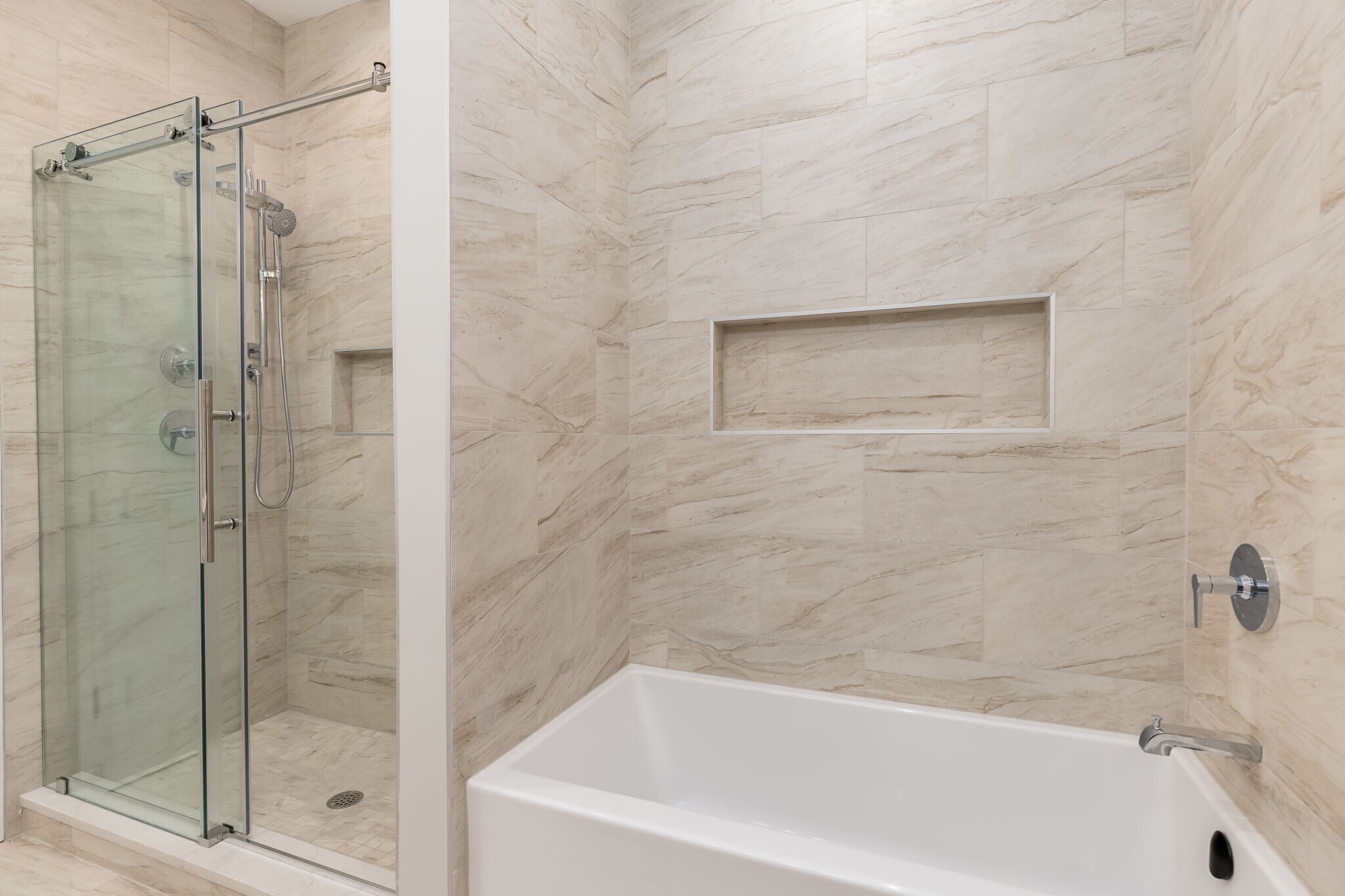 shower + tub - 864 N State St