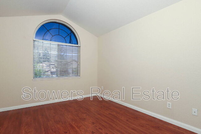 Building Photo - 2041 Crater Peak Way