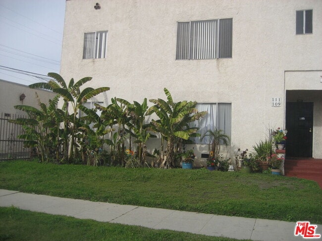 Building Photo - 105 W 106th St