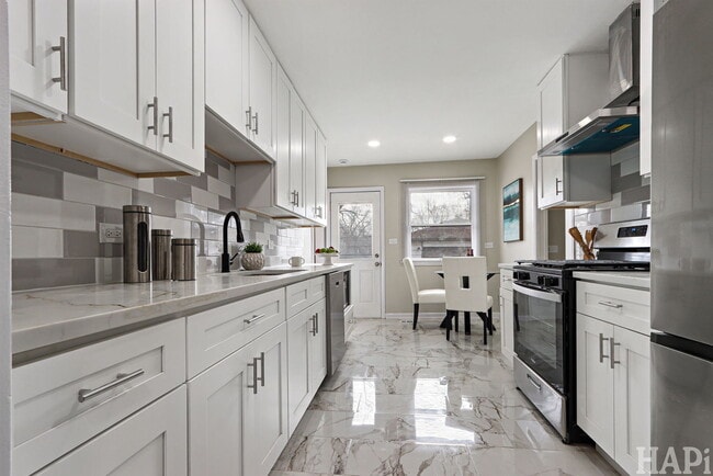 Building Photo - 75 Carthage Ln