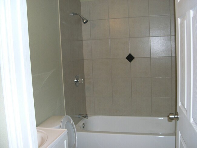 Building Photo - 3 Bedroom House in Garland, TX