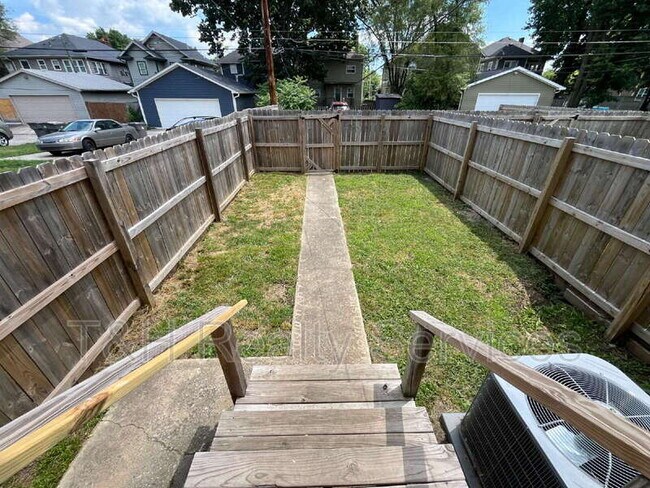 Building Photo - 2935 Ruckle St