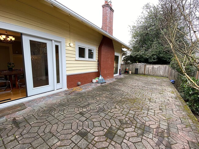 Building Photo - Fantastic Craftsman with great yard elevat...