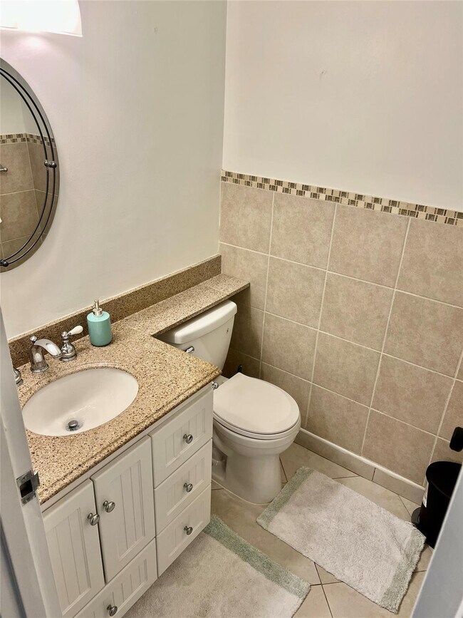 Building Photo - 690 Saxony Way