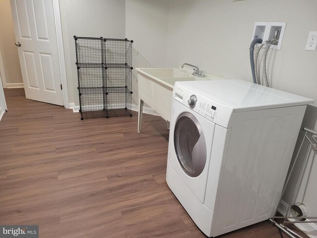 Building Photo - 2250 N Quantico St