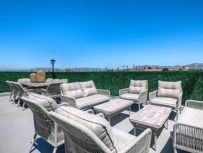 Building Photo - 338 Mariposa Ave