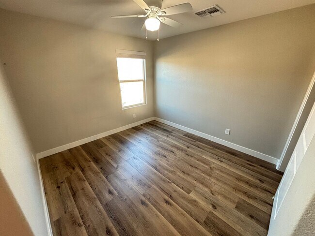 Building Photo - Stunning 3Bed/2Bath/2Car Townhome located in the N. Las Vegas/Tule Springs area!