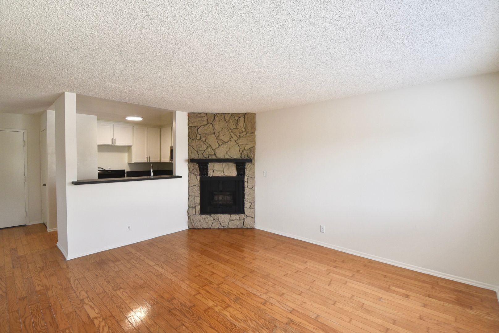Building Photo - 12249 Oxnard St