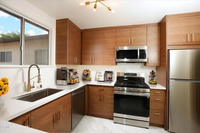 Building Photo - 7046 Murietta Ave