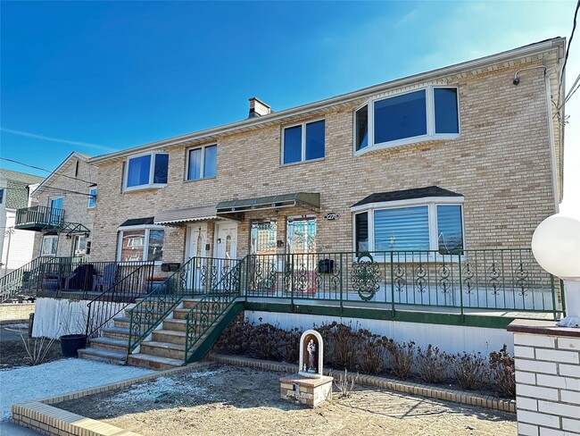 Primary Photo - 3276 Griswold Ave
