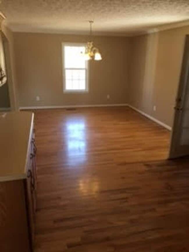 Building Photo - 3 Bed, 2 Bath home with Shop & 3 acres!