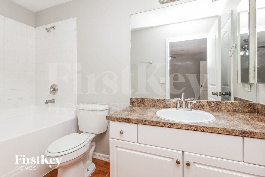 Building Photo - 517 NE 15th Terrace