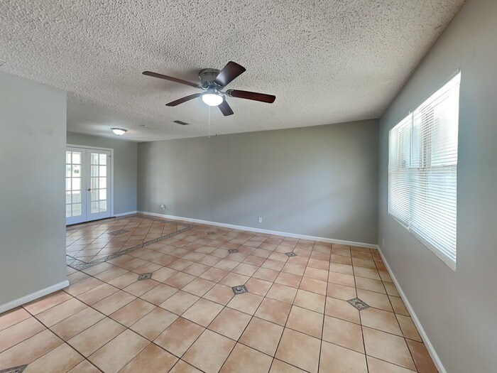 Building Photo - 5608 Moret Dr E