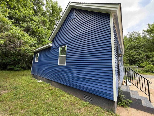 Building Photo - 945 Nora Rd